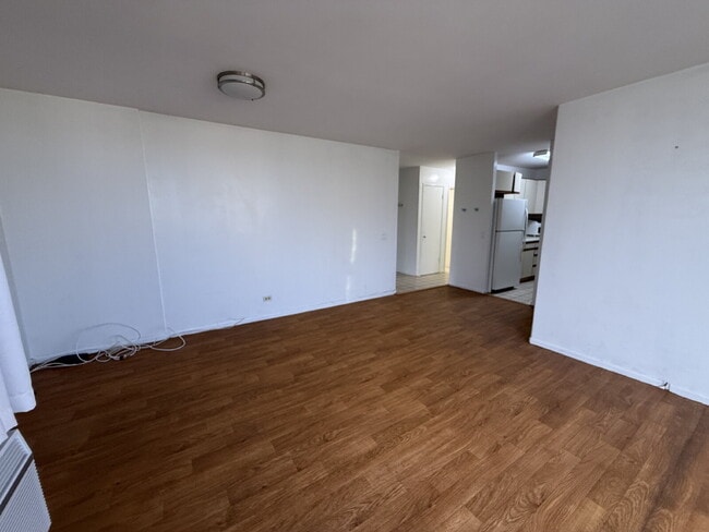 Building Photo - Bright & Breezy 1-Bedroom Condo in Moiliil...