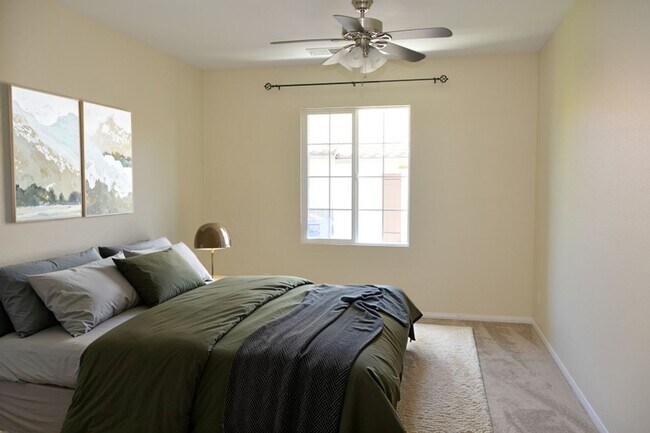 Foto del edificio - Spacious 3 BD, 3 BA Townhome in Airoso of Carmel Valley!