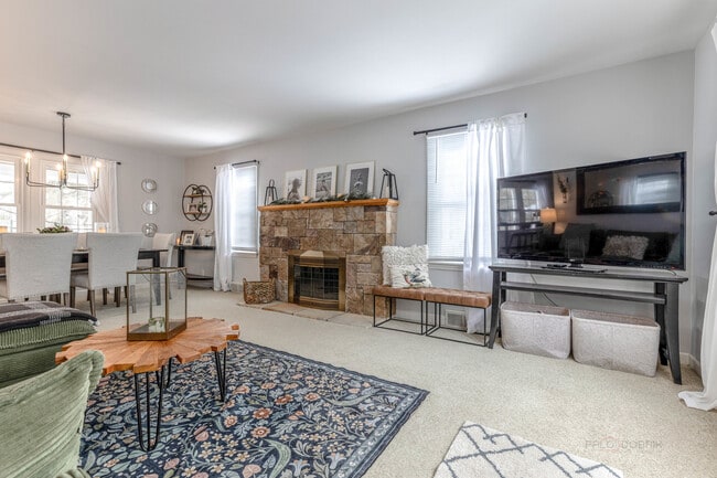 Foto del edificio - 3 Lakeview Dr