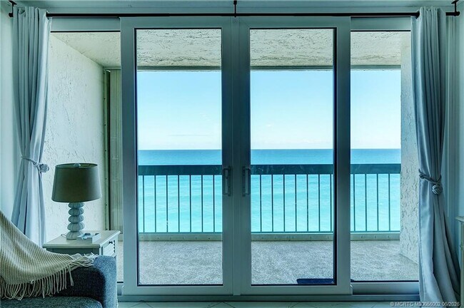 Foto del edificio - 9940 S Ocean Dr