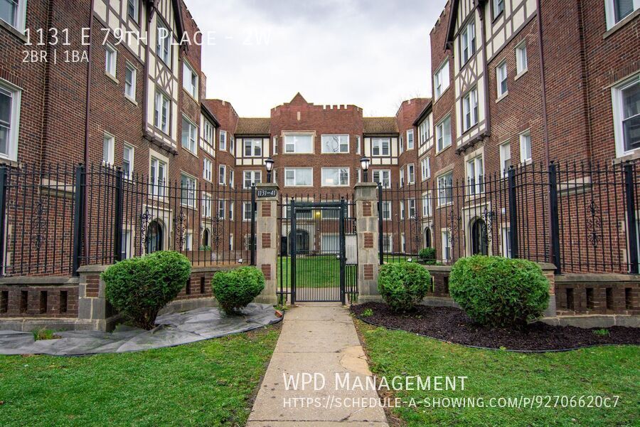 Foto principal - 1131 E 79th Pl