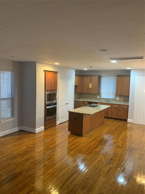 Building Photo - 706 Live Oak St