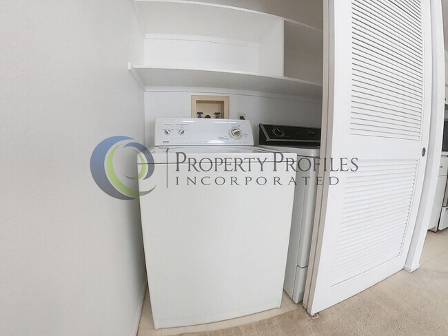 Foto del edificio - Palm Court - 2 bd/2 ba with 2 parking - up...