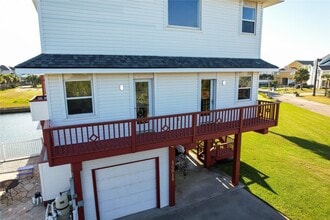 Building Photo - 16619 Bayfront Dr