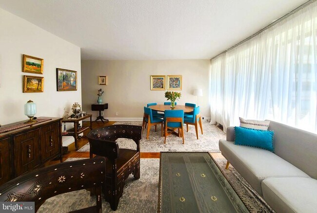 Foto del edificio - 5500 Friendship Blvd