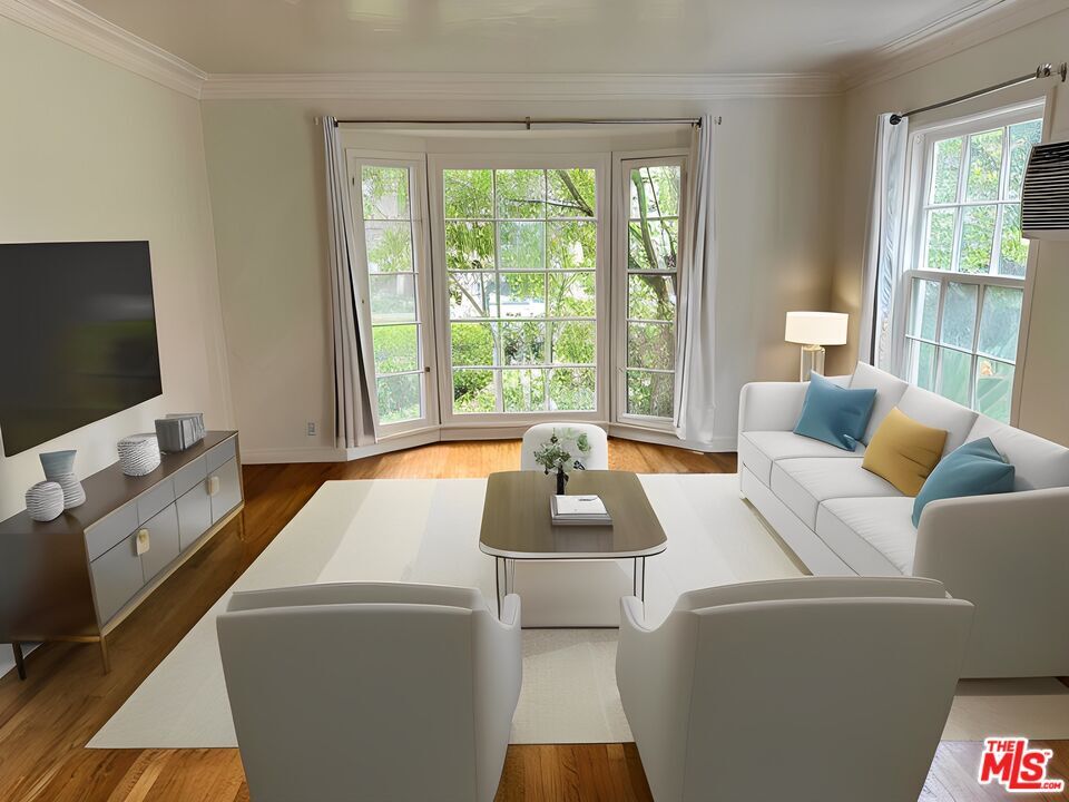Foto principal - 325 N Palm Dr