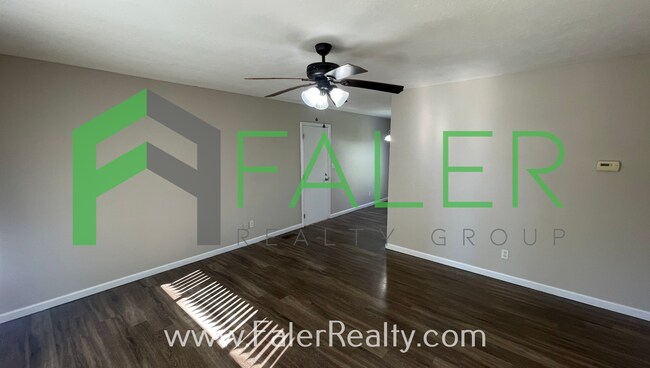 Foto del edificio - Beautiful 3 bedroom home with attached garage