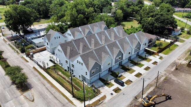 Foto del edificio - 6026 W Montgomery Rd