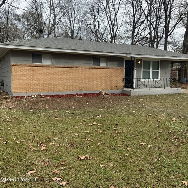 Building Photo - 1144 McCluer Rd