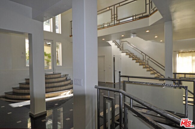 Foto del edificio - 3971-3971 Fredonia Dr