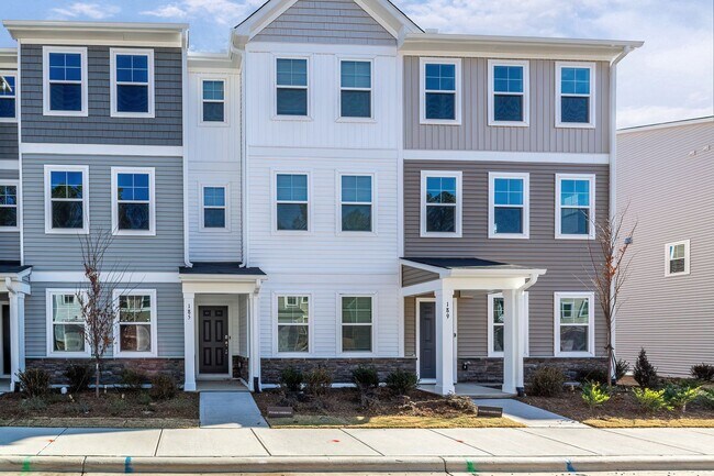 Foto del edificio - STUNNING TOWNHOME 3 bed, 3.5 Bath with Hig...