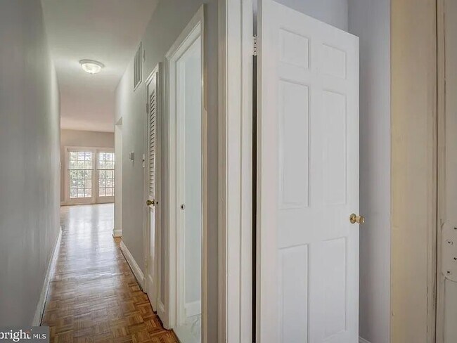 Foto del edificio - 4222 River Rd NW