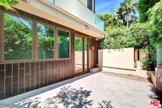 Building Photo - 1249 N Formosa Ave