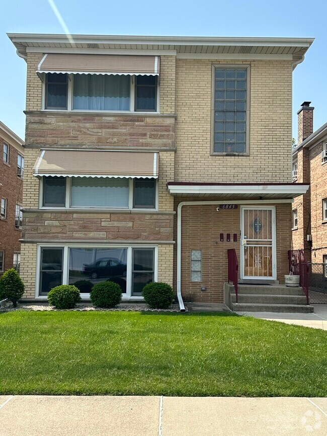 Building Photo - 6845 W Leland Ave