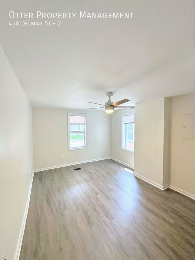 Building Photo - 456 Delmar St