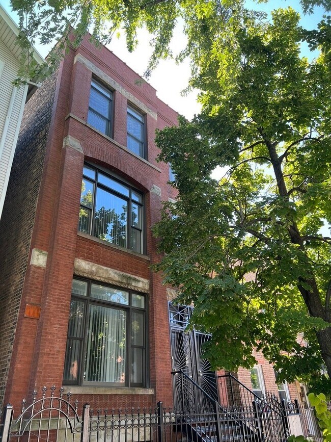 Building Photo - 1227 W Ohio St