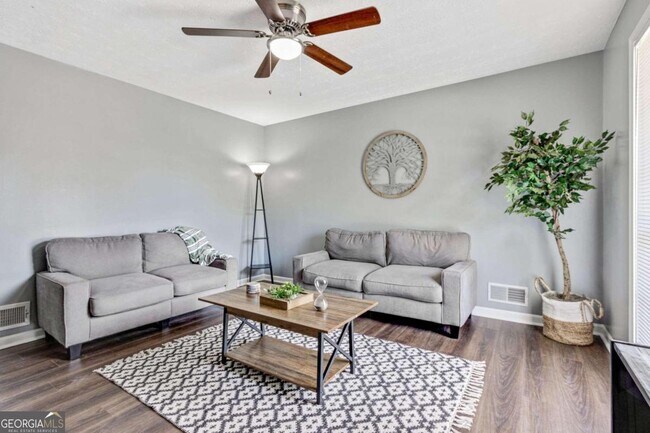 Foto del edificio - 2959 Drexel Ln