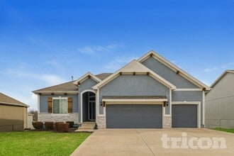 Building Photo - 1017 NE Copperwood Dr