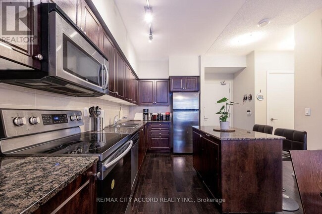 Building Photo - 209 Fort York Blvd
