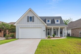 Building Photo - 904 Treasure Ln