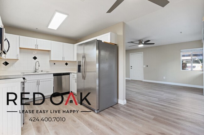 Building Photo - Charming Bright Newly Remodeled Two Bedroo...