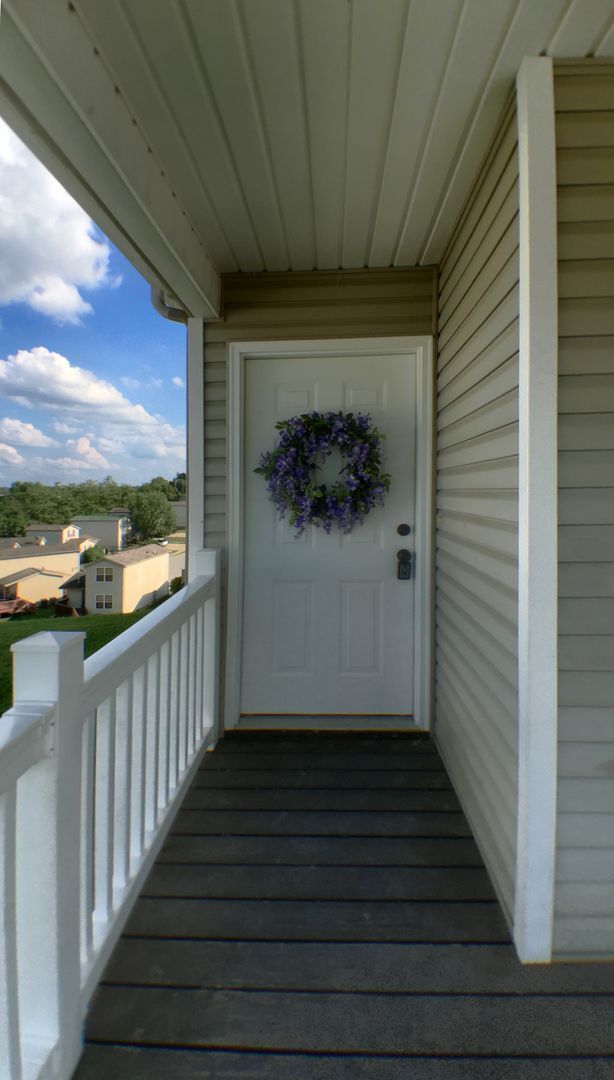 Building Photo - Three bedroom 2 bath single family home