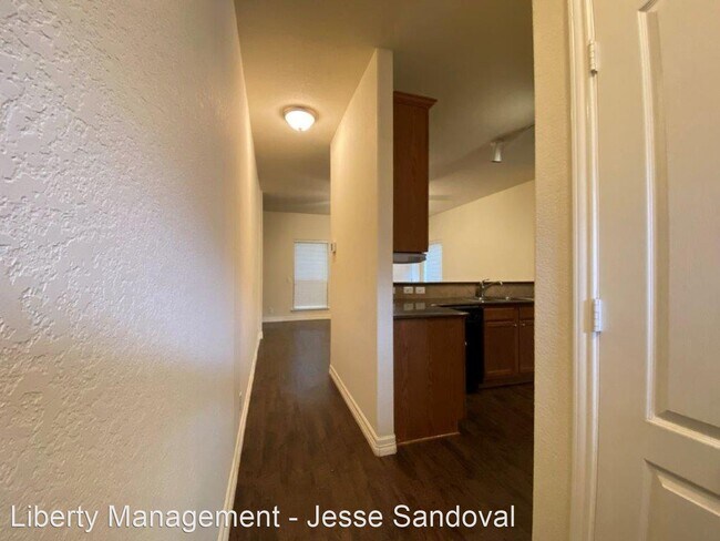 Building Photo - 2 br, 2.5 bath House - 6014 E Jolie Court