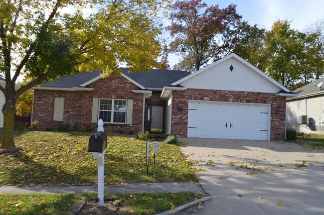 Building Photo - 2109 Limestone Ave
