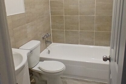 Building Photo - 8590 Rue Jean-Brillon