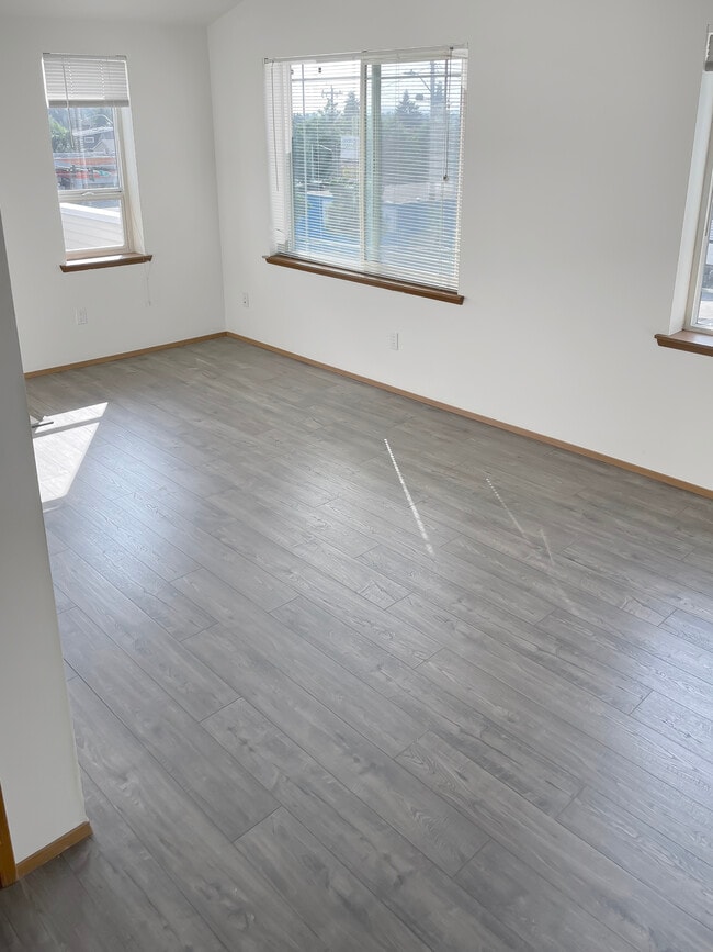 Living Area - 936 N 85th St