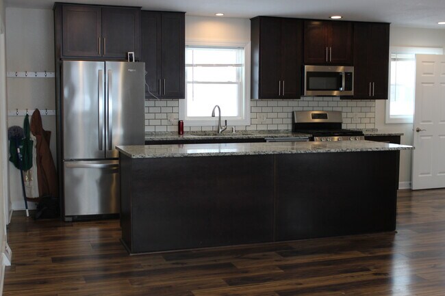 Foto del edificio - N72W15542 Good Hope Rd