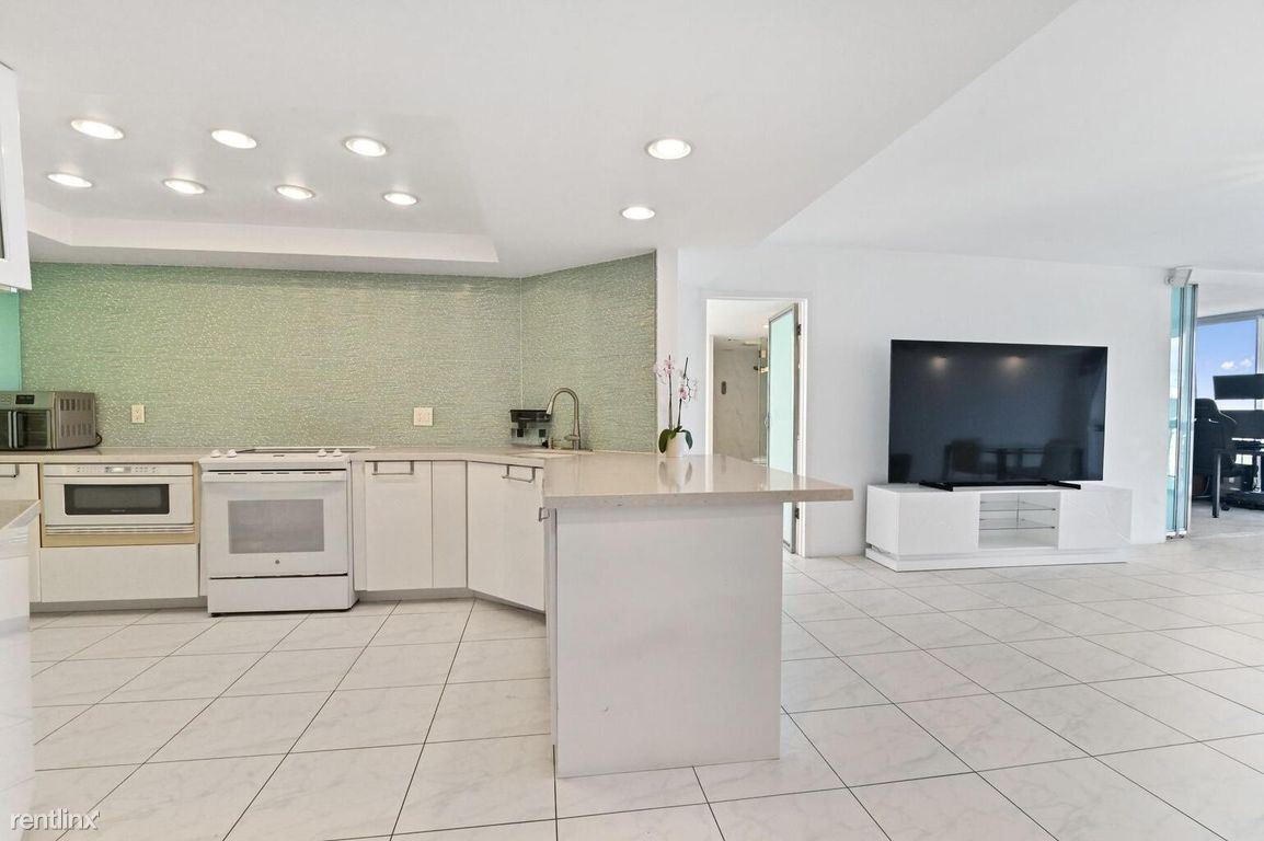 Primary Photo - 2 br, 2 bath House - 2425 Presidential Way...