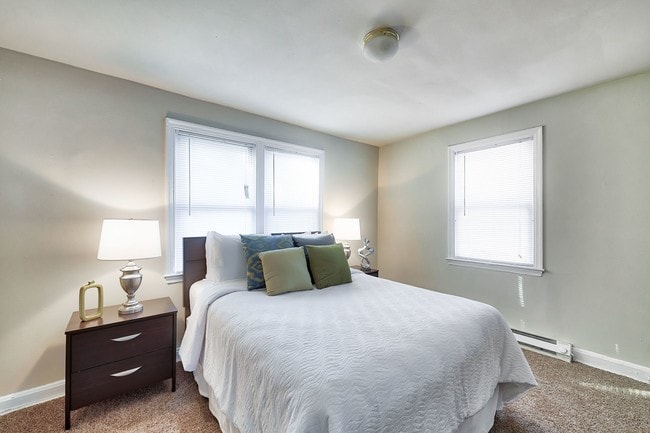 Building Photo - Caral Gardens Apartments and Townhomes