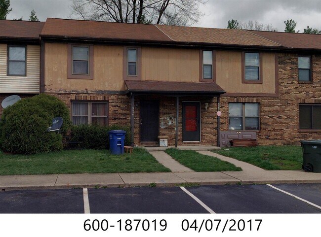 Frente - 3236 Rakeford Dr