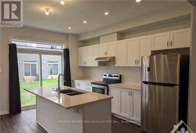 Building Photo - 671 Allied Mews