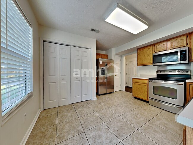 Foto del edificio - 7146 Mountain Mist Ln