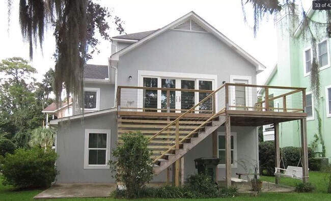 Foto del edificio - 3 Level home 3 BD/ 2.5 BTH