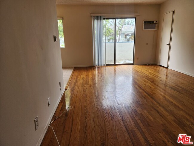 Building Photo - 8853 Alcott St