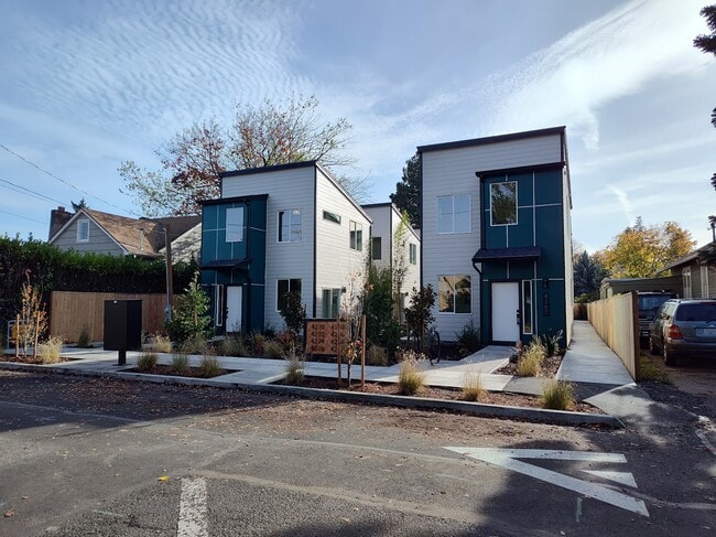 Building Photo - 4262 NE Going St