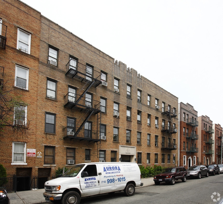 3170 34th St, Astoria, NY 11106 Apartments in Astoria, NY