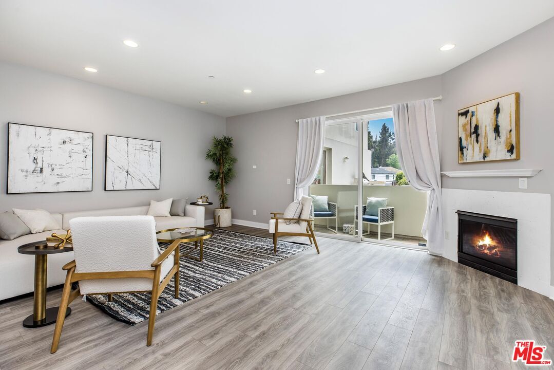 Foto principal - 11851 Laurelwood Dr