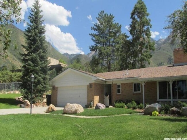 Building Photo - 3500 sq ft home with huge yard in Olympus ...