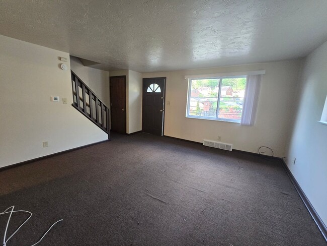 Building Photo - 3 Bedroom Townhouse - Penn Hills School District - Available NOW!