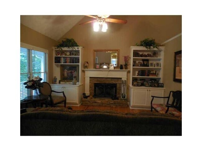 Building Photo - 125 Hawkins Farm Ln