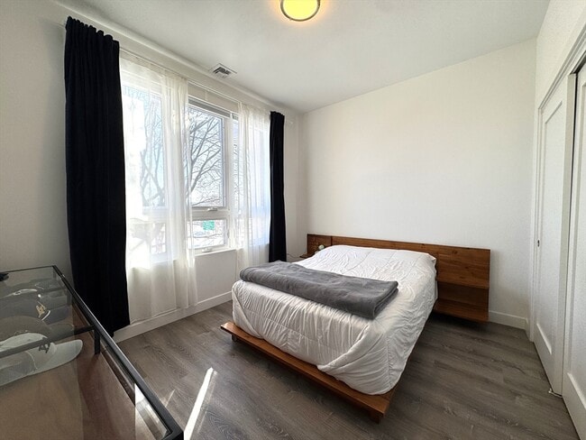 Building Photo - 302 Broadway