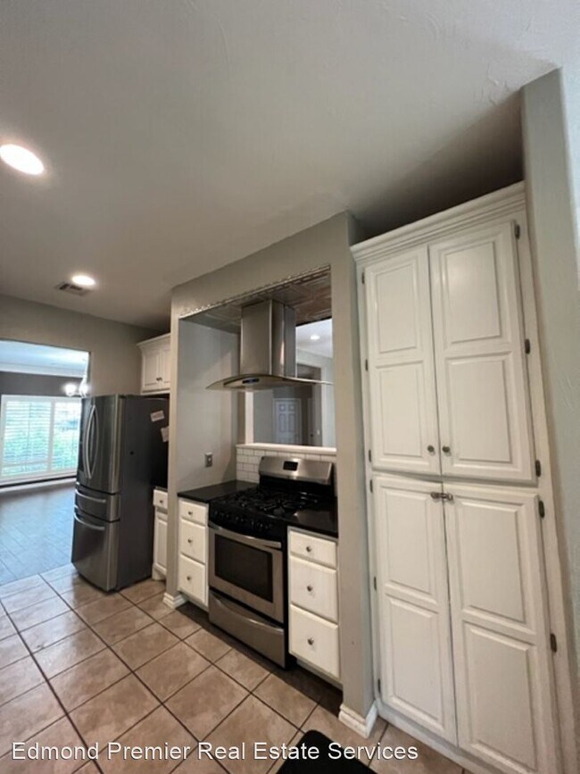 Building Photo - 4 br, 3 bath House - 18205 Bur Oak Dr