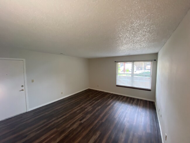 Building Photo - 2925 SW Maupin Ln