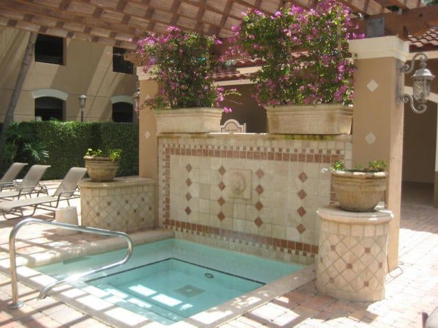 Foto del edificio - 616 Clearwater Park Rd