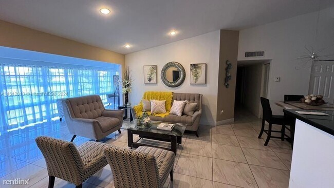 Foto del edificio - 3 br, 2 bath House - 4990 NW 102nd Ave # 2...