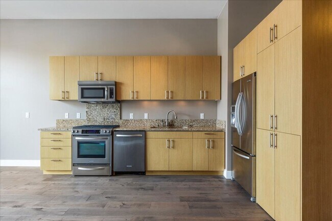 Building Photo - 1 Bedroom, 1 Bath Condo in the Heart of Do...